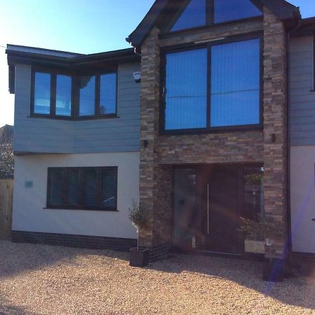 Cliff Top Studio Barton on Sea Exterior photo