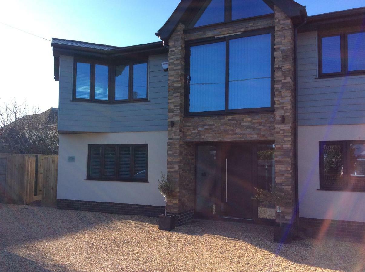 Cliff Top Studio Barton on Sea Exterior photo