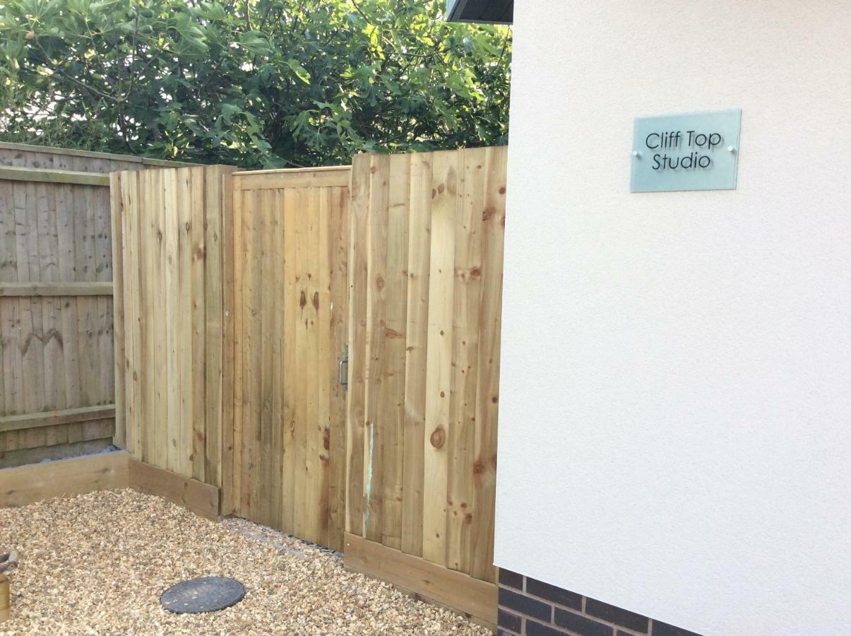 Cliff Top Studio Barton on Sea Exterior photo